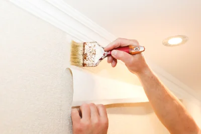 Pose de papier peint à Daux — revêtements muraux et toiles de verre
